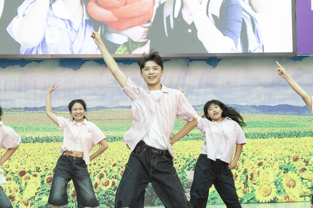 Trường THPT Nguyễn Hiền tổ chức Open Tour cho học sinh khối 9- Ảnh 2.