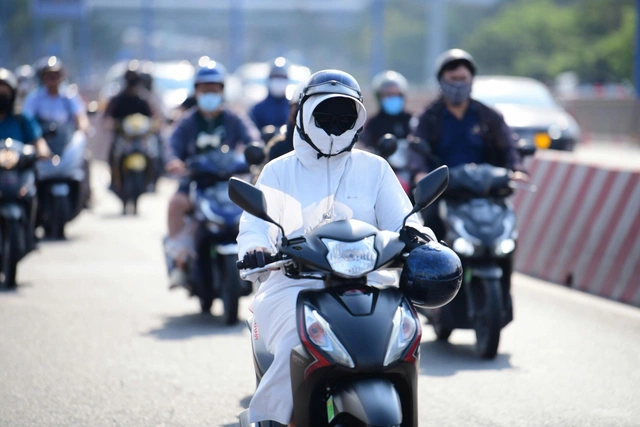 Southern Vietnam braces for April heatwave, highs to reach 39 degrees Celsius- Ảnh 1. Southern Vietnam braces for April heatwave, highs to reach 39 degrees Celsius- Ảnh 1.