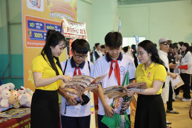 Phụ huynh, học sinh quan tâm chương trình đào tạo, môi trường nội trú của Trường THCS - THPT Hồng Hà - Ảnh 1.