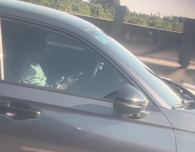 Vietnam police use unmarked cars to catch expressway driving violations- Ảnh 2.