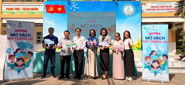 Hơn 500 học sinh tham gia ‘Mở sách - Mở tương lai’ - Ảnh 8.