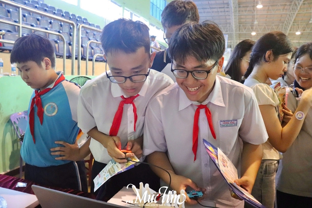 Trải nghiệm không gian khoa học đầy màu sắc tại Ngày hội Tự tin vào lớp 10 - Ảnh 5.