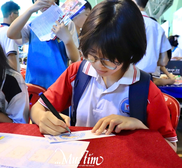 Trải nghiệm không gian khoa học đầy màu sắc tại Ngày hội Tự tin vào lớp 10 - Ảnh 3.