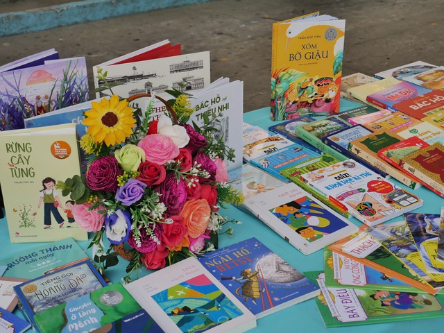 Hơn 500 học sinh tham gia ‘Mở sách - Mở tương lai’ - Ảnh 4.