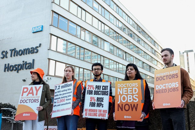 Doctors in England begin six-day strike after rejecting government's pay, workforce deal- Ảnh 6.