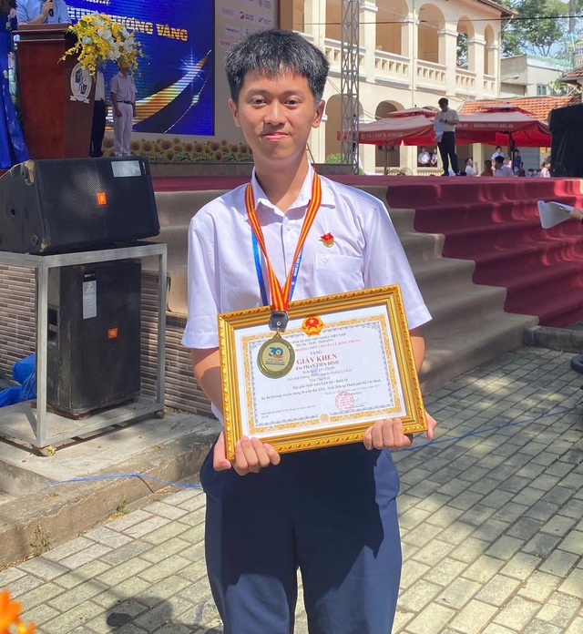 Từng ‘lỡ hẹn’, nam sinh Tây Ninh trở thành thủ khoa môn lịch sử khối 11 Kỳ thi Olympic truyền thống 30-4 - Ảnh 5.