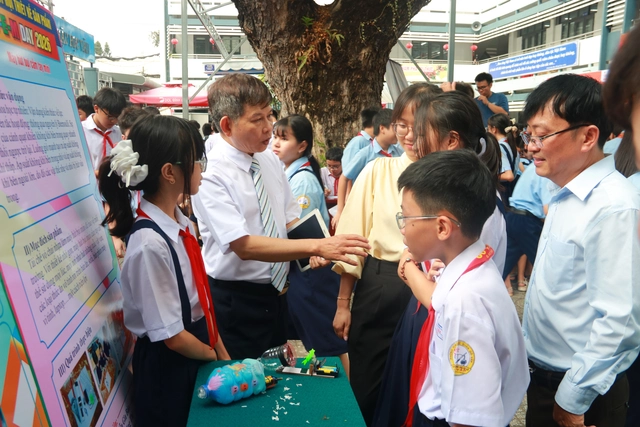 Học sinh Trường THCS Gò Vấp thích thú trải nghiệm công nghệ tại ngày hội S-E-M DAY 2026 - Ảnh 6.