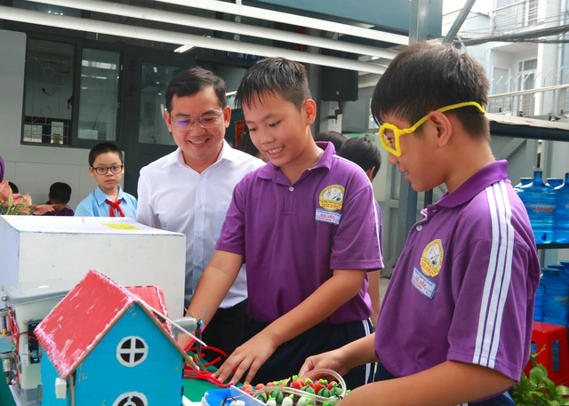 Học sinh Trường THCS Gò Vấp thích thú trải nghiệm công nghệ tại ngày hội S-E-M DAY 2026 - Ảnh 9.