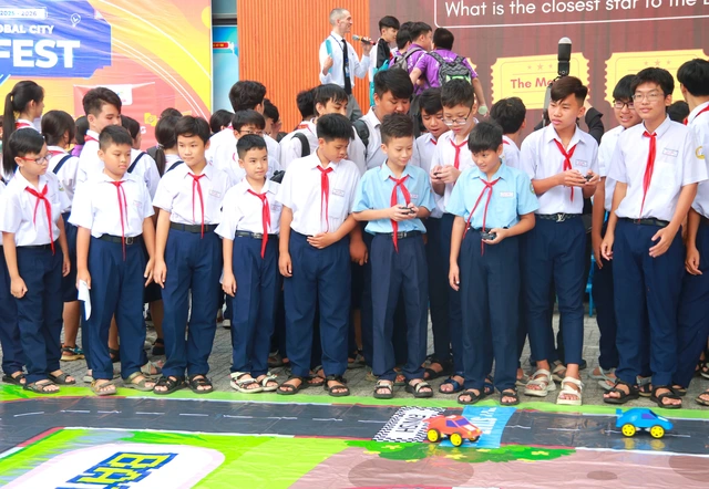 Học sinh Trường THCS Gò Vấp thích thú trải nghiệm công nghệ tại ngày hội S-E-M DAY 2026 - Ảnh 4.