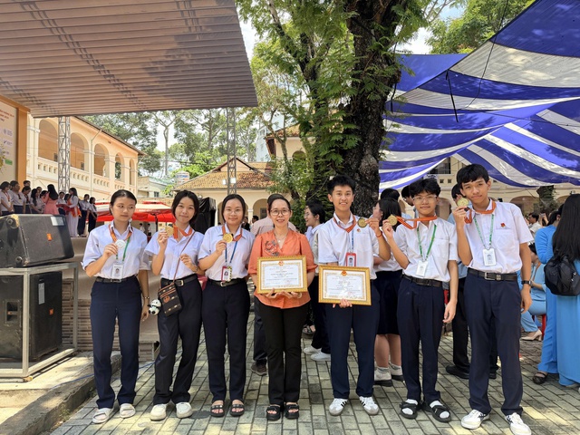 Từng ‘lỡ hẹn’, nam sinh Tây Ninh trở thành thủ khoa môn lịch sử khối 11 Kỳ thi Olympic truyền thống 30-4 - Ảnh 6.