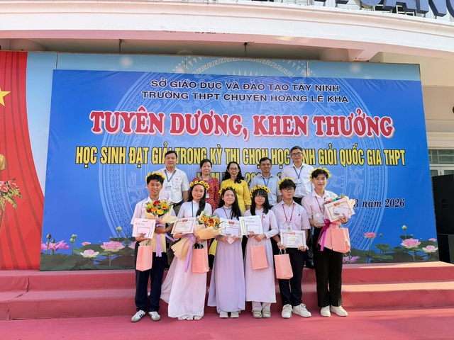 Từng ‘lỡ hẹn’, nam sinh Tây Ninh trở thành thủ khoa môn lịch sử khối 11 Kỳ thi Olympic truyền thống 30-4 - Ảnh 4.