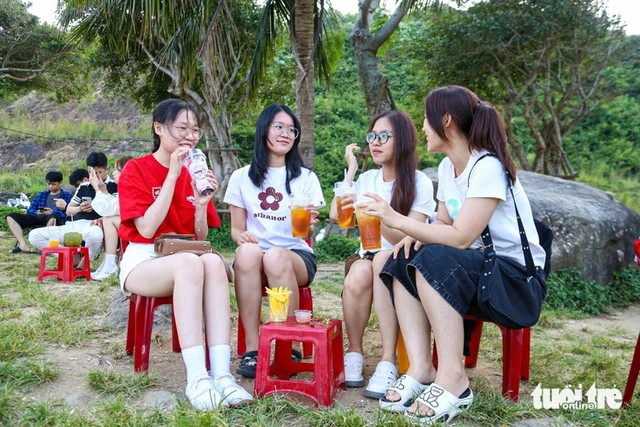 Son Tra Peninsula offers cool summer retreat in central Vietnam - Ảnh 1.