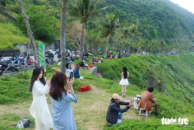 Son Tra Peninsula offers cool summer retreat in central Vietnam - Ảnh 2.