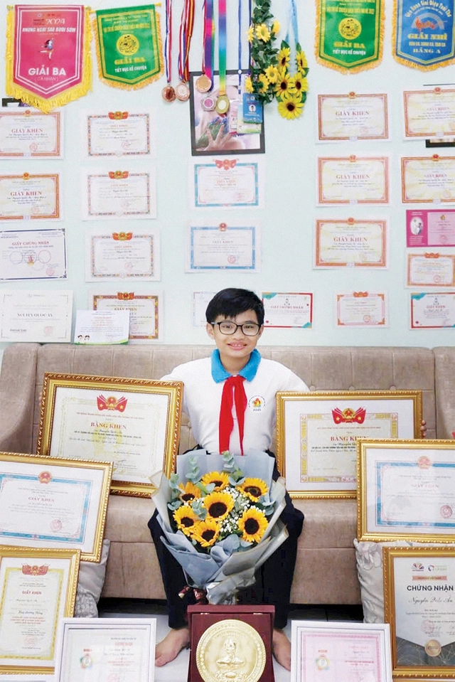 Gương mặt Con ngoan trò giỏi: Ước mơ bay lên trời xanh của Quốc Ân - Ảnh 1.