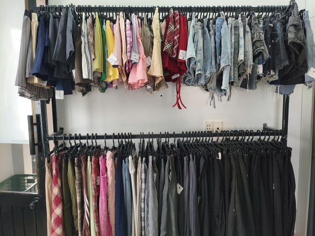 Vì sao nhiều bạn trẻ lại ưa chuộng săn đồ cũ? - Ảnh 1.