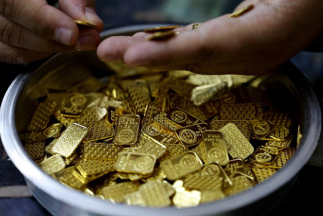 Gold heads for weekly loss on oil-driven inflation concerns- Ảnh 1.