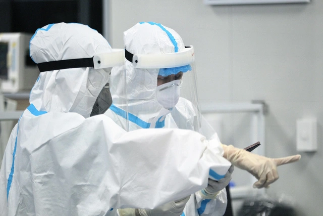 Vietnam reports rise in dengue, hand-foot-mouth disease, COVID-19 cases - Ảnh 1.