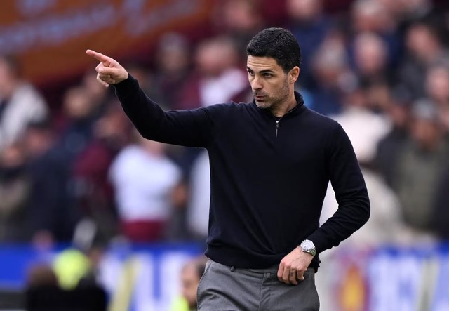 Arsenal's Arteta praises courage of referee after pivotal decision - Ảnh 1.