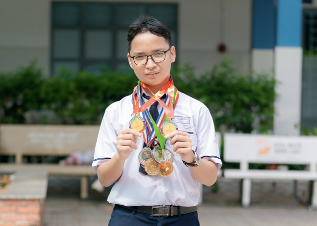 Nam sinh lớp 12 giành huy chương cấp Thành phố sau 10 năm tự học cờ tướng- Ảnh 1.