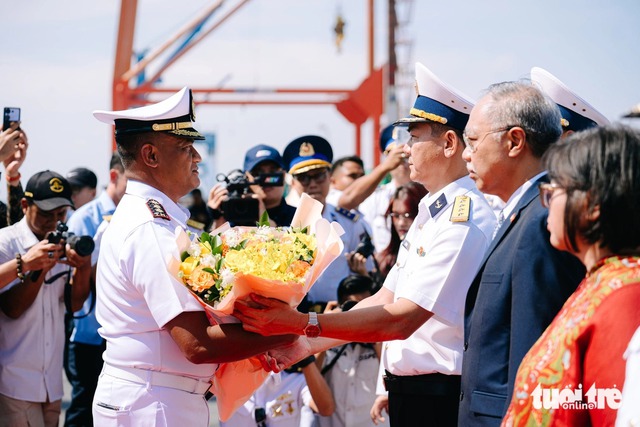Indonesian navy training ship arrives in Ho Chi Minh City for 4-day visit- Ảnh 1.
