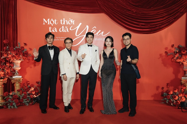 Văn Mai Hương bất ngờ làm điều này tại buổi ra mắt phim Một thời ta đã yêu - Ảnh 2.
