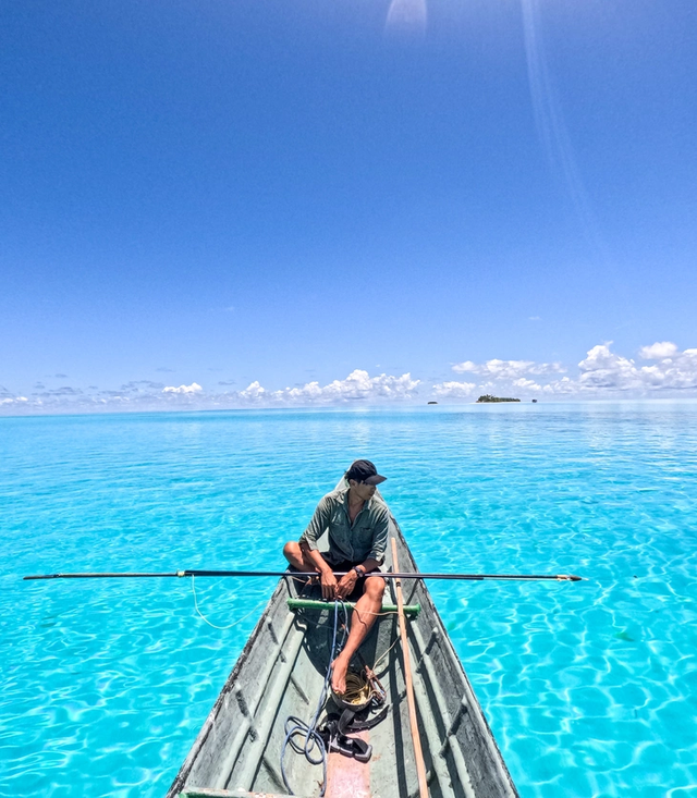 Vietnamese traveler explores world’s second-largest island in search of remote adventures- Ảnh 5.