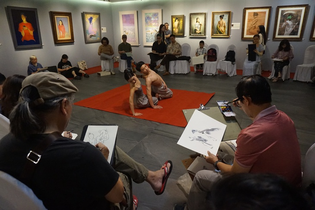 Hanoi exhibition explores diverse visions of contemporary women in over 100 artworks - Ảnh 6.