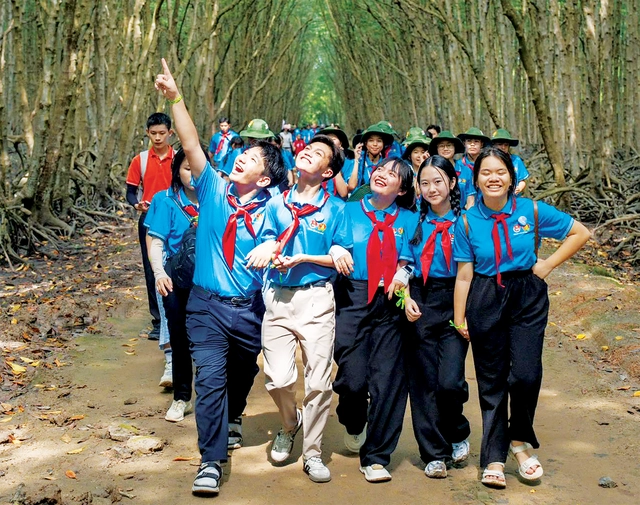 Thiếu nhi góp sức cùng thành phố vươn mình - Ảnh 1.