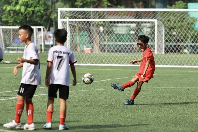 Trường tiểu học Võ Thị Sáu giành huy chương vàng bóng đá nam tiểu học - Ảnh 1.