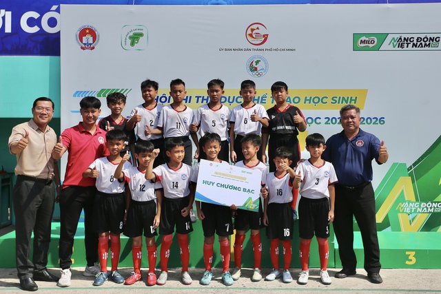 Trường tiểu học Võ Thị Sáu giành huy chương vàng bóng đá nam tiểu học - Ảnh 3.
