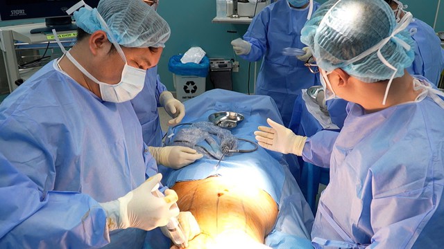 Alarm raised over 35,000 cosmetic procedure complications annually in Vietnam, many linked to illegal clinics- Ảnh 2.