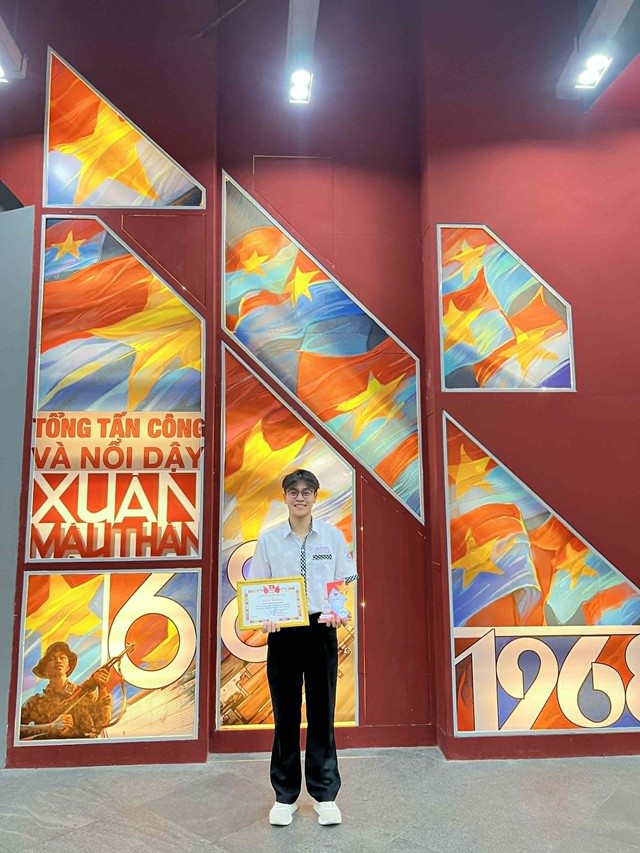 Học sinh Trường THPT Bình Chánh kết nạp Đảng ở tuổi 18- Ảnh 3.