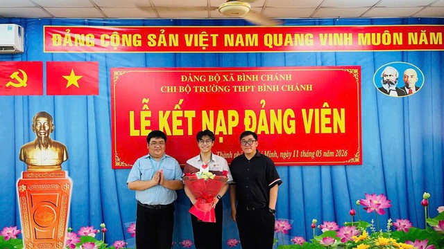 Học sinh Trường THPT Bình Chánh kết nạp Đảng ở tuổi 18- Ảnh 6.