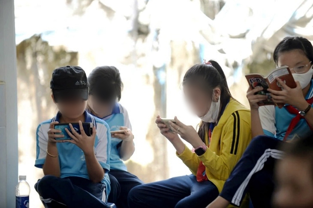 87% of Ho Chi Minh City teens spend 5-7 hours online daily: report- Ảnh 1.