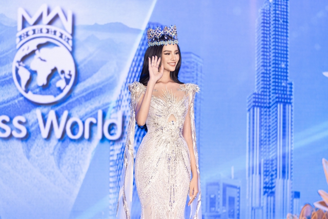 Đương kim Miss World mong bạn bè quốc tế hiểu hơn về văn hóa, con người, vẻ đẹp Việt Nam - Ảnh 1.