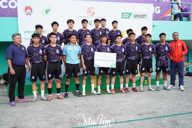 Thắng trên chấm luân lưu, Trường PTNK TDTT Bình Chánh vào chung kết bóng đá nam - Ảnh 6.