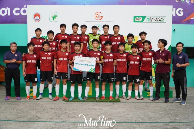 Thắng trên chấm luân lưu, Trường PTNK TDTT Bình Chánh vào chung kết bóng đá nam - Ảnh 7.