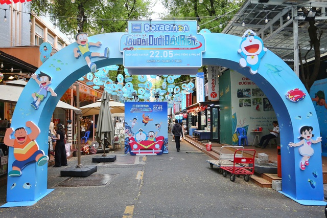 Cuối tuần này đến Đường sách TP.HCM check-in với Doraemon - Ảnh 1.