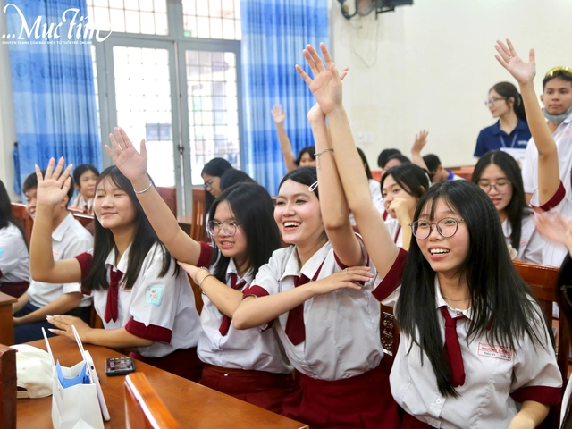 Teen THPT Trường Chinh so tài hát tiếng Anh tại Sing Out Loud- Ảnh 8.