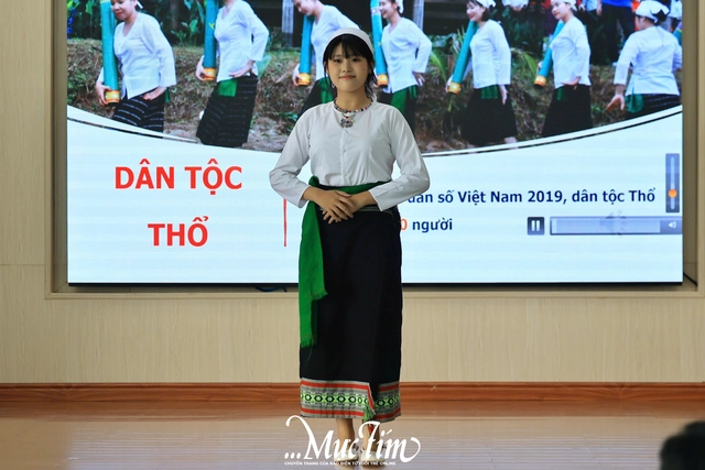 Teen Trường THPT Củ Chi kể chuyện giữ gìn bản sắc văn hóa dân tộc qua âm nhạc và thời trang- Ảnh 3.