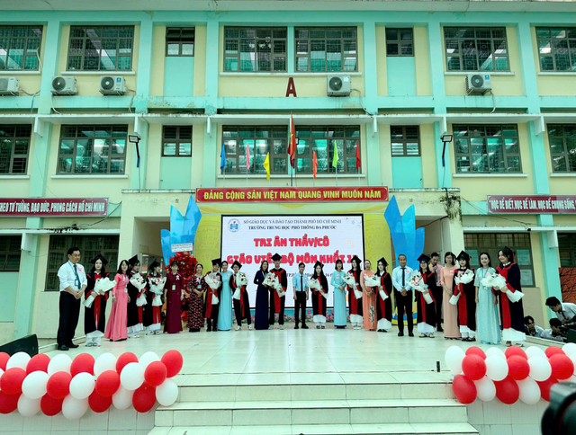 Câu chuyện cảm động của nam sinh lớp 12 Trường THPT Đa Phước tại lễ tri ân và trưởng thành- Ảnh 2.
