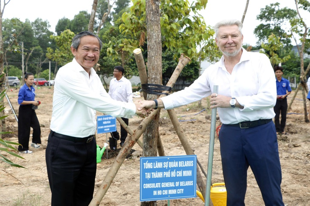 Ho Chi Minh City inaugurates Friendship Garden- Ảnh 1.