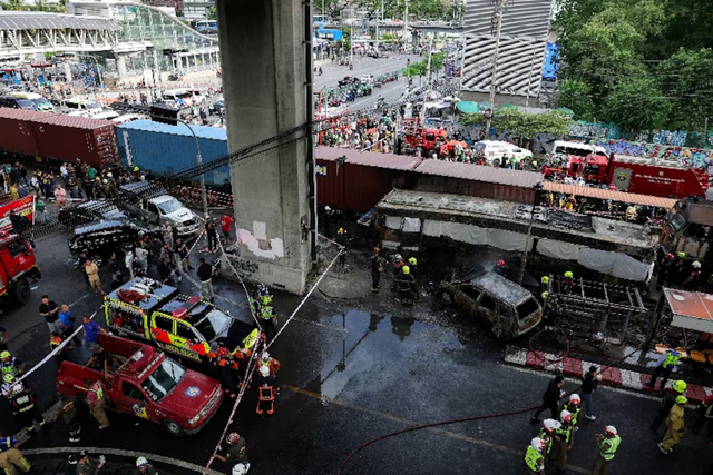 At least eight dead, 32 injured in Thailand after freight train hits bus- Ảnh 2.