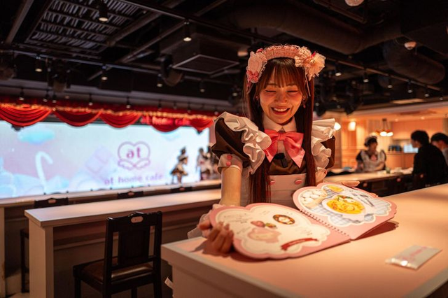 'Geek' hangout to tourist draw: Japan's maid cafes- Ảnh 2. 'Geek' hangout to tourist draw: Japan's maid cafes- Ảnh 2.