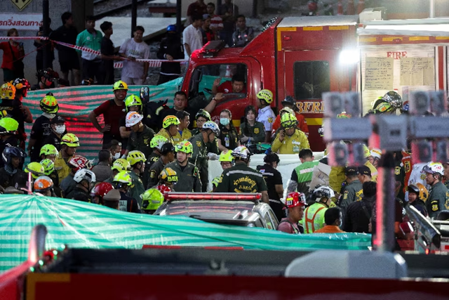 At least eight dead, 32 injured in Thailand after freight train hits bus- Ảnh 3.