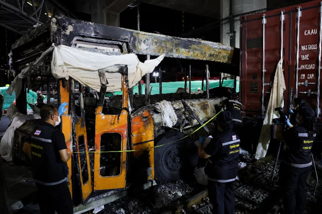 At least eight dead, 32 injured in Thailand after freight train hits bus- Ảnh 4.