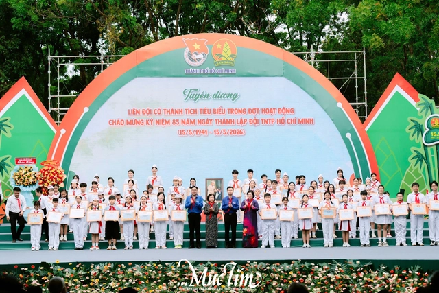 Hội đồng Đội TP.HCM tuyên dương 160 liên đội trưởng tiêu biểu năm học 2025 - 2026- Ảnh 17.