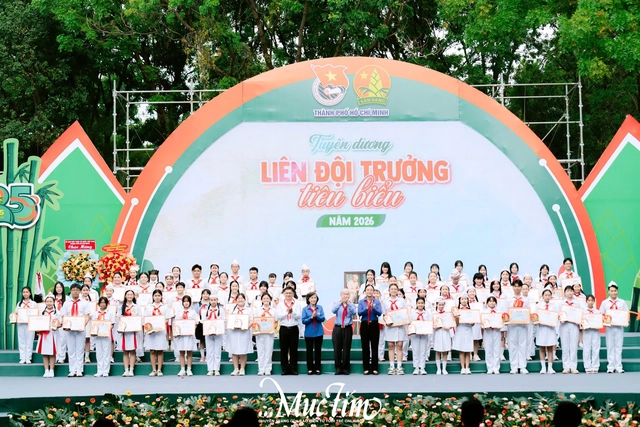 Hội đồng Đội TP.HCM tuyên dương 160 liên đội trưởng tiêu biểu năm học 2025 - 2026- Ảnh 18.
