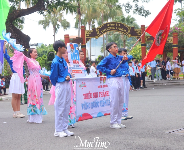 Đội viên TP.HCM diễu hành chào mừng kỷ niệm 85 năm Ngày thành lập Đội TNTP Hồ Chí Minh - Ảnh 10.