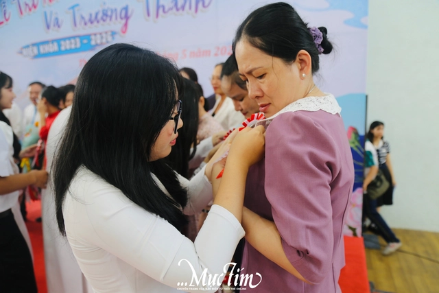 Học trò THPT Trịnh Hoài Đức cất lên những lời chưa kịp nói- Ảnh 2.